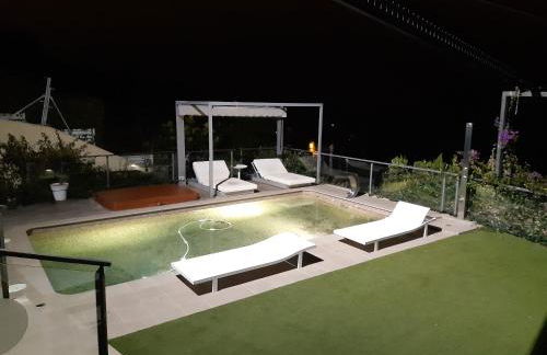 Villa con piscina privada, 2 jacuzzis y barbacoa - Photo 3