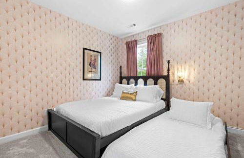 Raleigh Retreat w Fire Pit Patio & Workspace - Foto 26