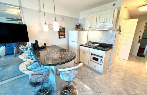 3rd Floor Balcony Beach View Studio Condo in the Beach Club - Foto 1