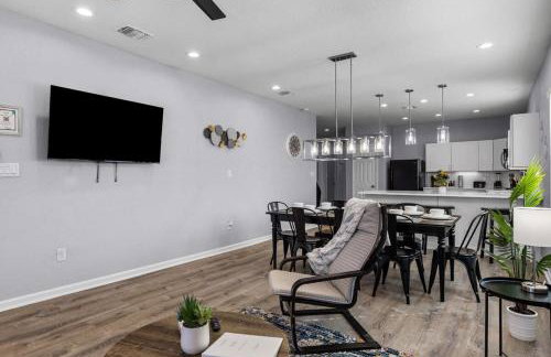 Retreat to a Brand-new Downtown Home 4br/3ba! - Foto 11