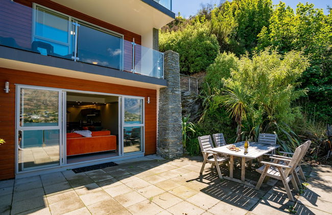 LAKE FRONT 3-BEDROOM APARTMENT WITH LAKE ACCESS - Foto 1