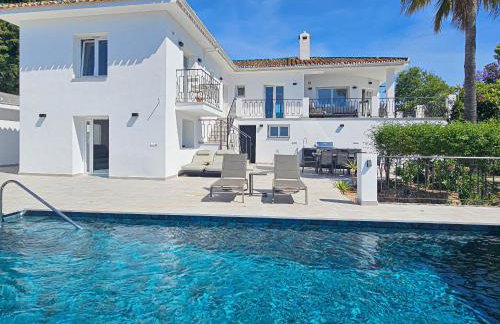 Villa with private pool & outdoor kitchen - Photo 47