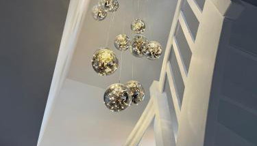 Art and Elegance, Family Friendly 2Bedroom Apartment near Frankfurt Airport, Free Parking - Foto 2