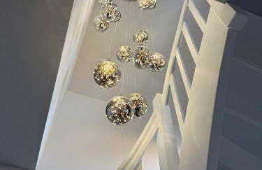 Art and Elegance, Family Friendly 2Bedroom Apartment near Frankfurt Airport, Free Parking - Foto 2