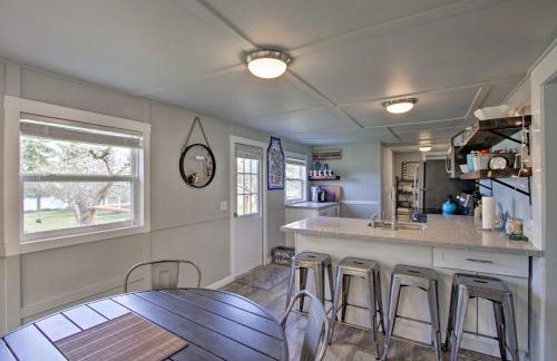 Waterfront Anderson Island Home with Kayaks - Foto 8