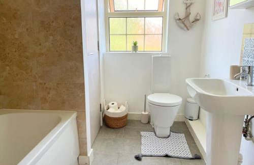 Artistic, Bright & Spacious 3 Bedroom Home - Foto 25