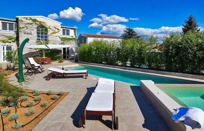 Deluxe Villa in Šibenik near Lake - Photo 28