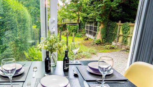 AMETHYST Delightful Suite In Moseley Mews, Birmingham By STAE-Homes - Foto 2, Garden, Garden view