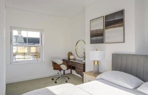 Luxurious 3 Bed House with Free Parking, Sky TV, Movies & Netflix - Foto 10