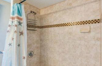 Large pool home and blocks away from the beach - Foto 40