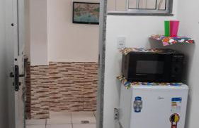 Sua Kitnet na Praia 12 Atenção PEQUENA Só prá dormir Ambiente Familiar Ar Cond TV Microondas Frigobar Internet Centro - Foto 1