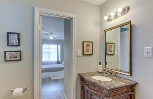 about 1 Mi to the Strand! Couples Retreat in Galveston - Foto 15