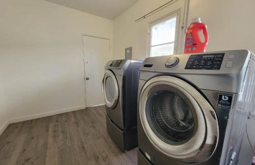 Perfectly located Pico Robertson ground floor 3 bedroom apartment Walk to restaurants WIFI TV Game Console Parking 5 minutes to Rodeo Drive - Foto 30