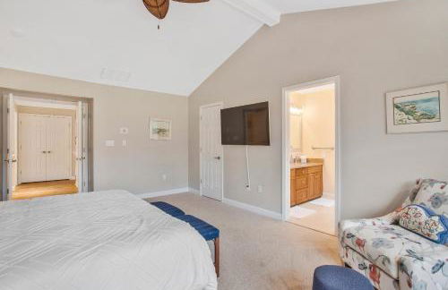 Gorgeous Creek Side Ranch-Style Estate With Dock - Foto 22