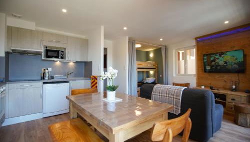 Les Marmottes-Centre-ville-Terrasse & Bois- T2-Premium-Parking couvert-Netflix-6 pers - Foto 2