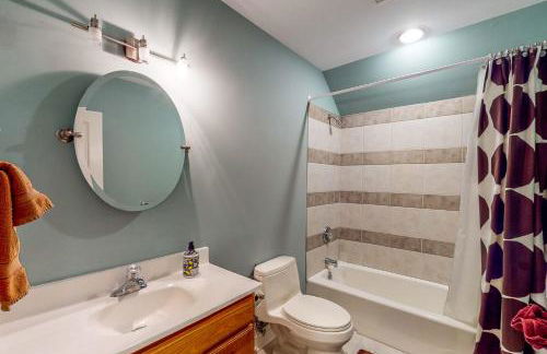 Deck and Private Dock! Winchester Creek Estate - Foto 26