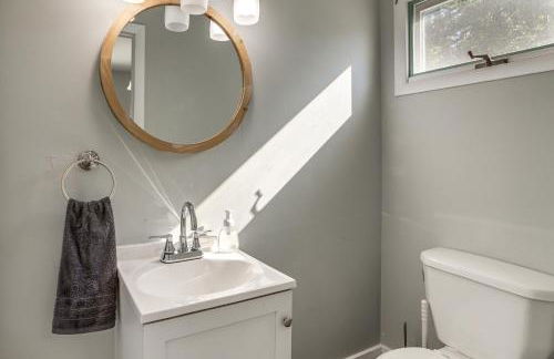 Walk to Port Clinton Lighthouse Home with Deck! - Foto 8