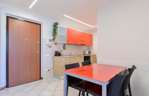 Bilocale Chic 2, 10min Aeroporto Milano-Bergamo, BOX AUTO e ARIA CONDIZIONATA - Photo 3