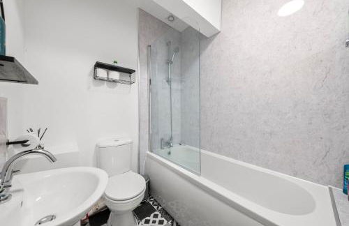 3 Bed Flat - Sleeps 6 - Parking - Wifi - Foto 11