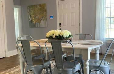 Farmhouse with game room, fire pit and creek - Foto 28