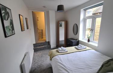 Cosy Mytholmroyd Getaway - Photo 13