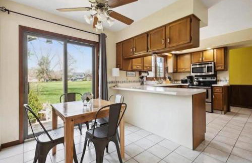 Near Shopping & Dining- The South Bend Bungalow - Foto 32