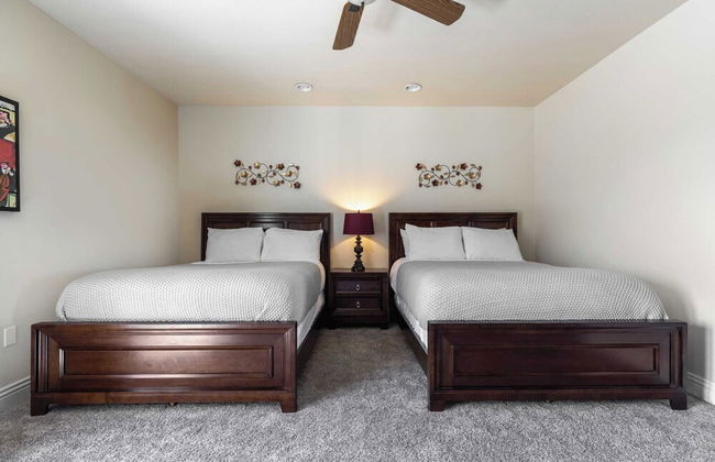 Wilson Creek Manor By Avantstay Sleeps 10! Amazing Estate w/ Pool & Game Room - Photo 22