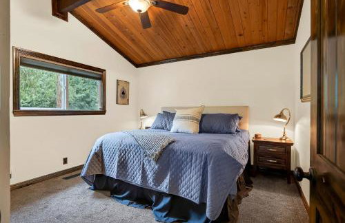 Chalet Seraphina - Cozy Pet Friendly Hot tub - Photo 33