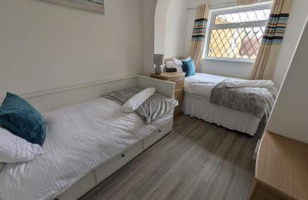 Peaceful 2-Bed Bungalow with Garden & Parking in Bramley Village, Rotherham - Foto 69