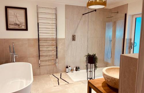 Stunning Beach House Indoor Pool - Foto 35