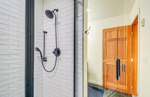 Port Orchard Lakefront Cabin with Fire Pit and Grill! - Foto 13