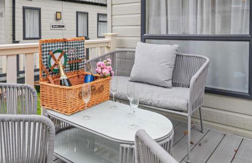 Astoria Lodge Smart Modern 2-Bedroom Holiday Lodge Milford on Sea - Photo 35