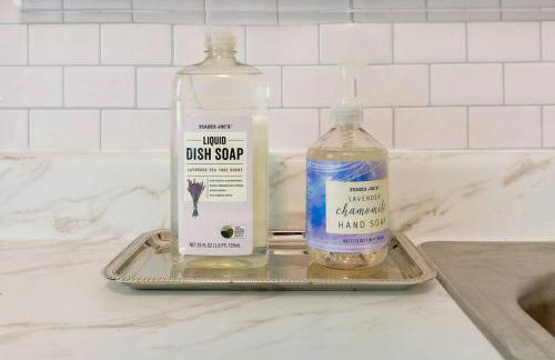 Midcentury Modern - central location to all - Foto 15