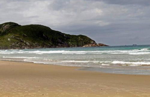 Casa com piscina em frente à Praia do Santinho - Foto 30