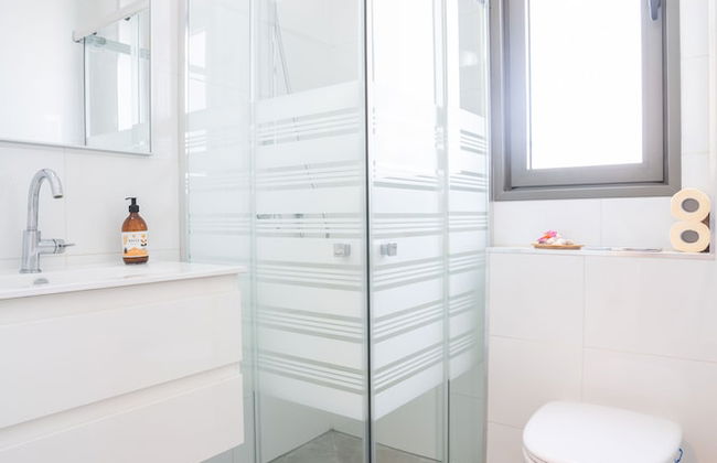 Vibrant Seaside Stay with Balcony by Sea N' Rent - Foto 31