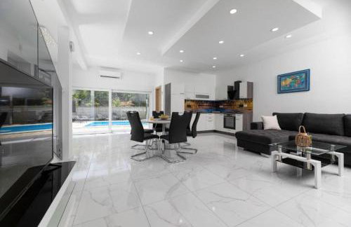 VILLA GEORGE z ogrevanim bazenom in vrtno kuhinjo - Foto 35