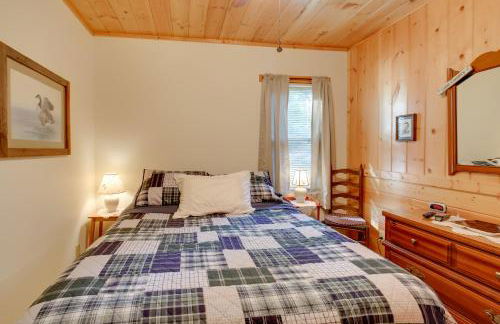 Waterfront Mercer Cabin with Wraparound Porch! - Foto 10