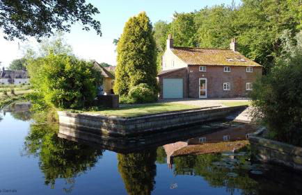 Wherry Cottage in Irstead on the Norfolk Broads - Foto 1