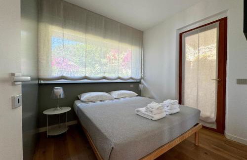 Modern and Elegant apartment with a spacious sea view terrace overlooking Palmaria Island Bright designer interiors Fully equipped Up to 6 guests Private parking Aircon All the comforts for a perfect stay - Foto 32