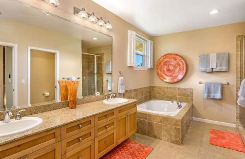 3BR Nihilani Condo with AC, Pool & Close to Shops 8C - Foto 11