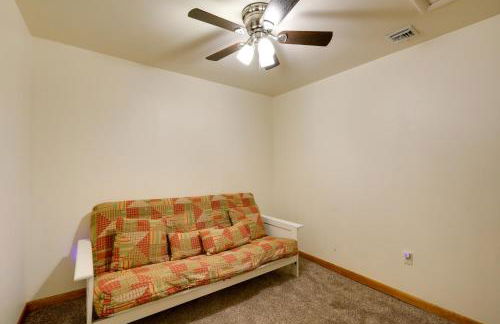 Cozy Cabin on 1 Acre in Premier Pine Neighborhood - Foto 19