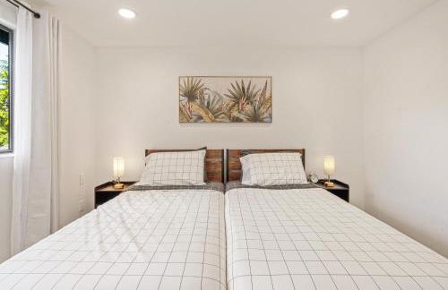 Spacious Modern Retreat w Game Room and Yard - Foto 25