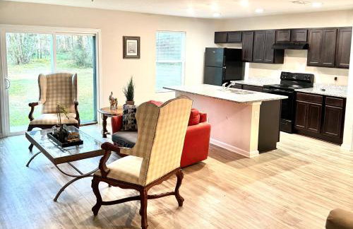 3 Bed Home 5 Mins to JAX Airport & Zoo - Foto 37