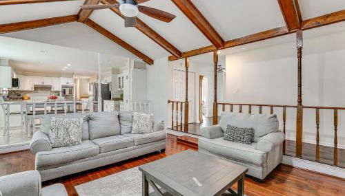 Patio and Pool Table Lake Marion Getaway - Foto 5