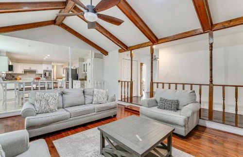 Patio and Pool Table Lake Marion Getaway - Foto 5