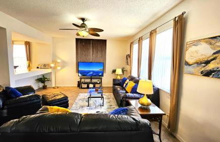 Bluelakeview Luxury Villa with Private Pool & Spa plus Lake Views, BBQ, Games Room - Photo 14