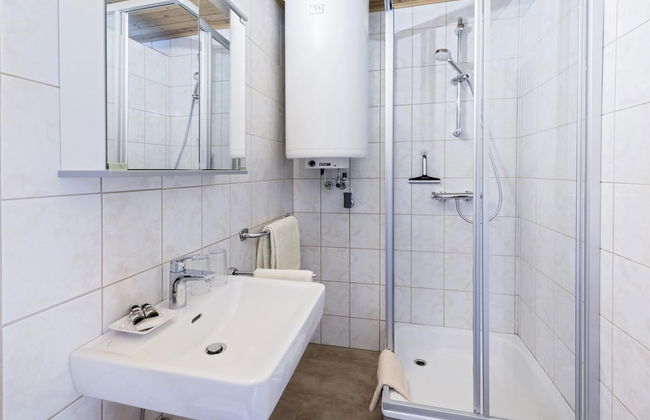 Adults Only Apartment With Pool - Photo 8