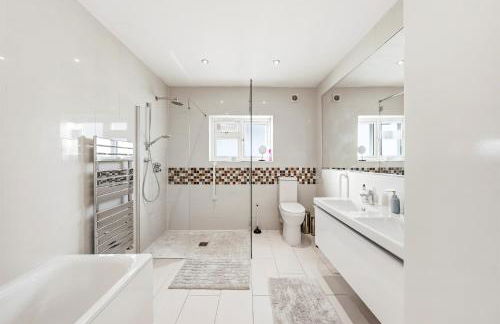 Nancy's 3 bedroom house near Heathrow Airport - Foto 4