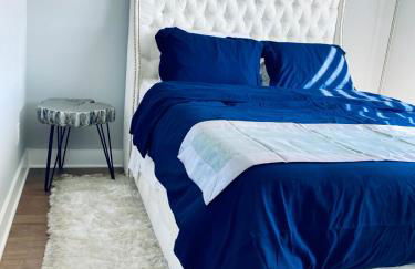 Luxe Penthouse with Private Parking & Rooftop w TV - Foto 14