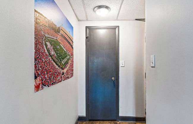 Home is Where the Arch is Across From Uga! - Foto 15